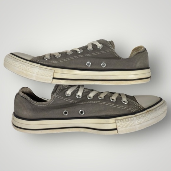 Converse All Star size 10 women’s and 8 men’s. - Picture 5 of 7